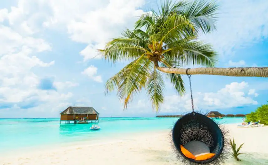 كم تكلفة السفر إلى جزر المالديف بالدولار