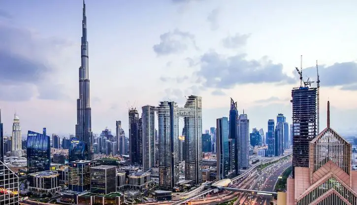 مطاعم دبي مول مطلة على برج خليفة